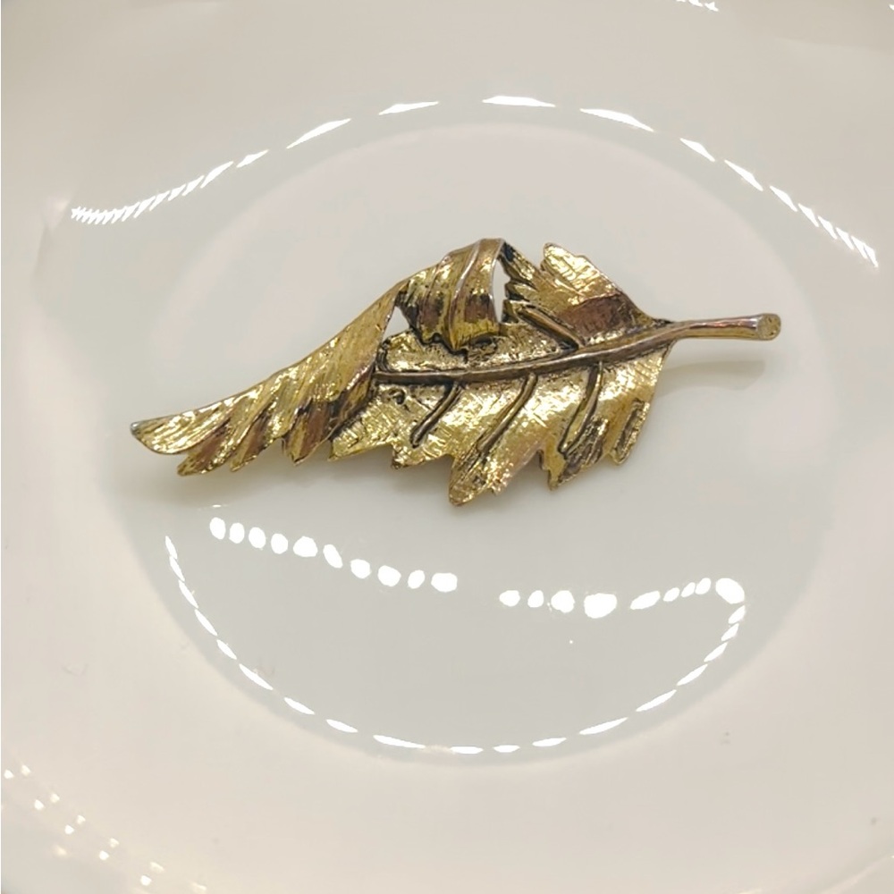 Vintage Leaf Gold-Tone Brooch With Swirling Design